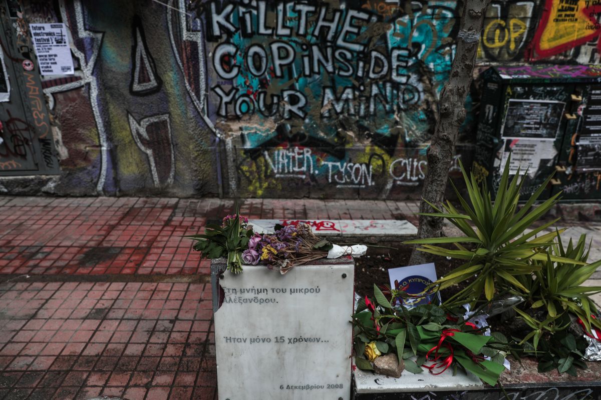 Αλέξης Γρηγορόπουλος: Ξεκίνησε η συγκέντρωση στα Προπύλαια για την δολοφονία του 15χρονου στα Εξάρχεια