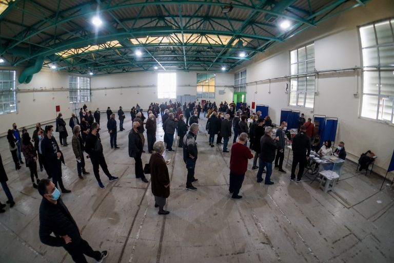 Εκλογές ΚΙΝΑΛ: Πάνω από 120,000 ψηφοφόροι – Χωρίς προβλήματα η διαδικασία