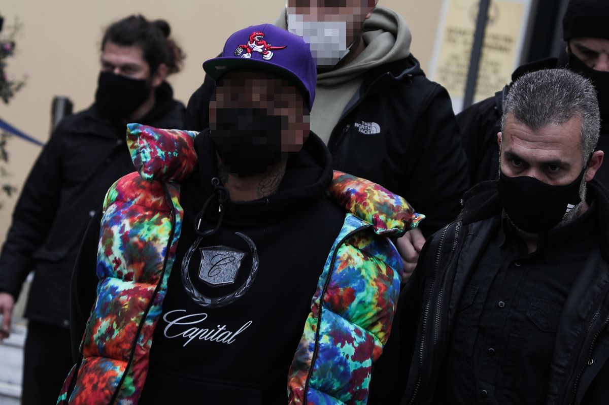 Τράπερ Light: Νέο βίντεο με τα όπλα σε κλαμπ στο Γκάζι