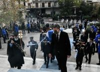 Αυτή την ώρα το τελευταίο αντίο στον Κάρολο Παπούλια