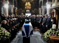Καρόλος Παπούλιας: Σήμερα η ταφή στα Ιωάννινα