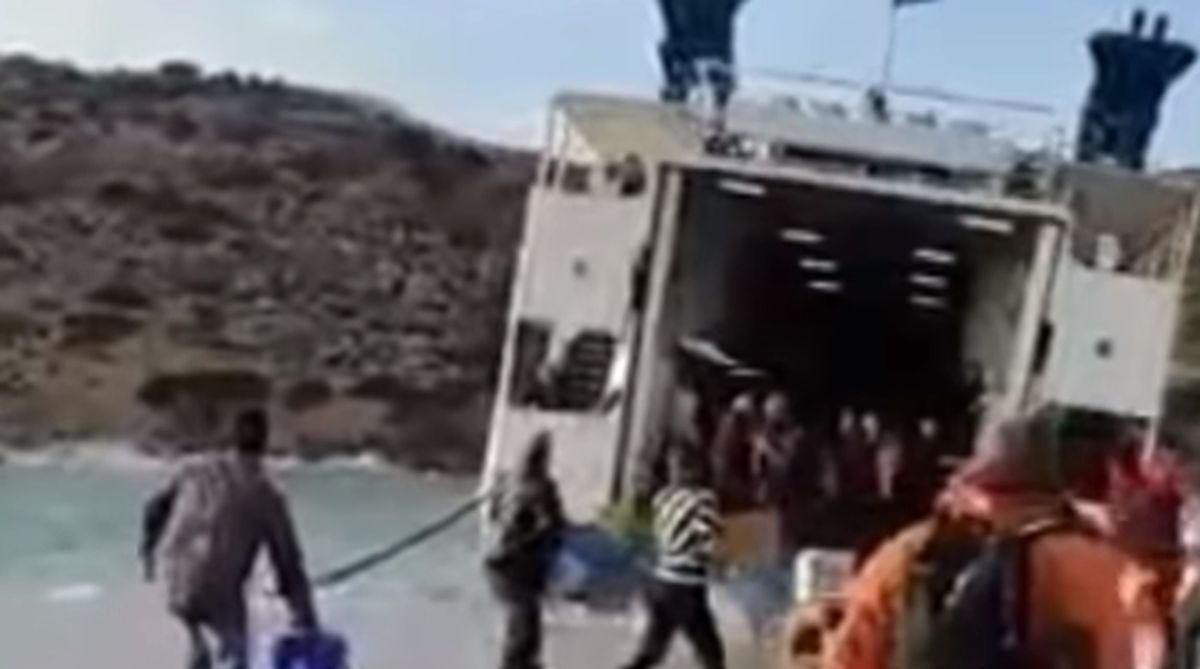 Σχοινούσα πλοίο: Εφιαλτική η αποβίβαση των επιβατών