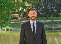 Εκλογές ΚΙΝΑΛ: Το βιογραφικό του μεγάλου νικητή του πρώτου γύρου