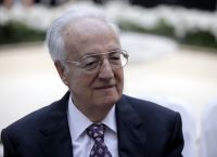 Χρήστος Σαρτζετάκης: Στη ΜΕΘ του Λαϊκού Νοσοκομείου με πνευμονία Χρήστος Σαρτζετάκης: Στη ΜΕΘ του Λαϊκού Νοσοκομείου με πνευμονία
