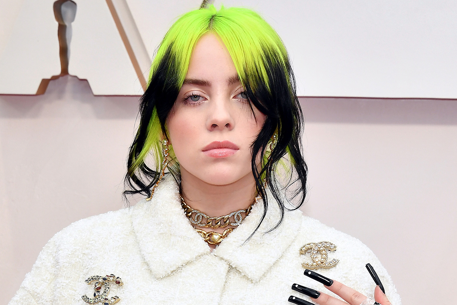 Billie Eilish: «Έβλεπα πορνό από τα 11, μού κατέστρεψε τον εγκέφαλο»