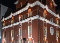 Το εμβληματικό «Κόκκινο Σχολείο» ξαναλειτουργεί στην Καλλιθέα