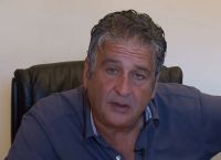 Εισαγγελέας καλεί για δύο κακουργήματα τον δικηγόρο – αρνητή για τον θάνατο 54χρονης από κορωνοϊό