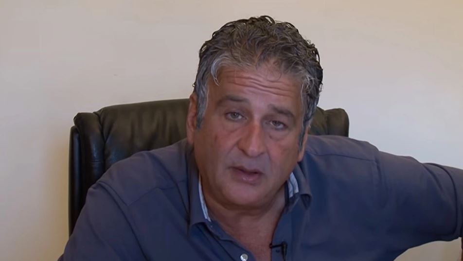 Εισαγγελέας καλεί για δύο κακουργήματα τον δικηγόρο – αρνητή για τον θάνατο 54χρονης από κορωνοϊό