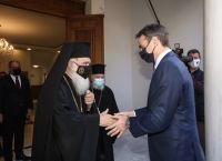 Κυριάκος Μητσοτάκης: Υποδοχή από τον Ιερώνυμο για τη ΔΙΣ