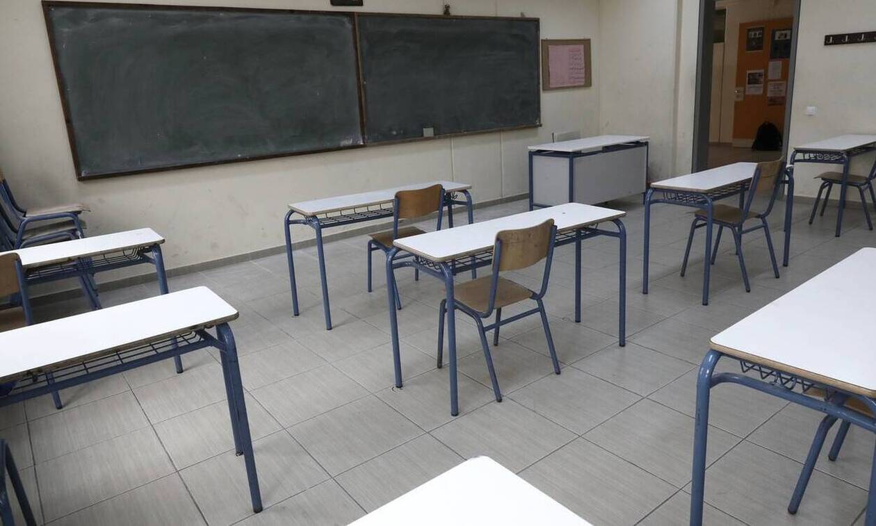 ΕΠΑΛ Αιγάλεω: Καρέ καρέ το ξύλο καθηγητή με μαθητές