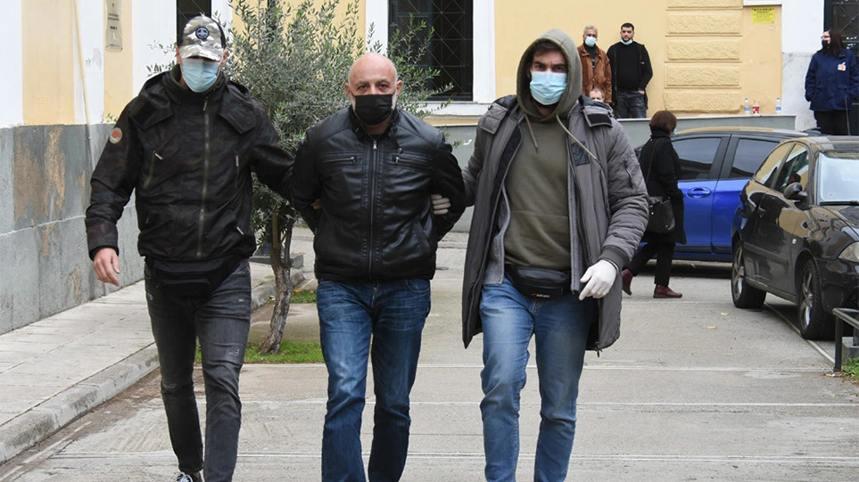 Δολοφονία στη Γλυφάδα: Στον εισαγγελέα ο 51χρονος που σκότωσε τον πατριό του