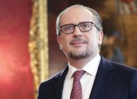 Αλεξάντερ Σάλενμπεργκ: Παραιτήθηκε ο νέος Καγκελάριος της Αυστρίας