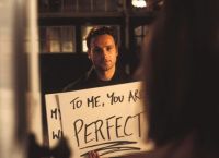 Love Actually: Πωλείται το σπίτι όπου γυρίστηκε η πιο διάσημη σκηνή στο Νότινγκ Χιλ