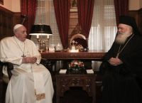 Πάπας σε Ιερώνυμο: Συγγνώμη για τα λάθη των Καθολικών