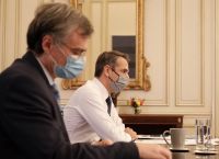 Σύσκεψη στο Μαξίμου για τα μέτρα – Στις 15:00 ανακοινώσεις Πλεύρη