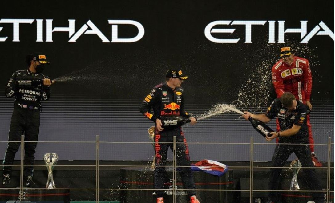 Formula 1: Θρίλερ με τη νίκη Φερστάπεν – Ένσταση από τη Mercedes