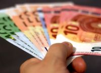 ΟΠΕΚΑ επίδομα αναδοχής: Ποια τα ποσά και οι δικαιούχοι