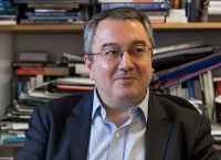 Μόσιαλος: Η αποτελεσματικότητα των μονοκλωνικών κόντρα στην Όμικρον Μόσιαλος: Η αποτελεσματικότητα των μονοκλωνικών κόντρα στην Όμικρον