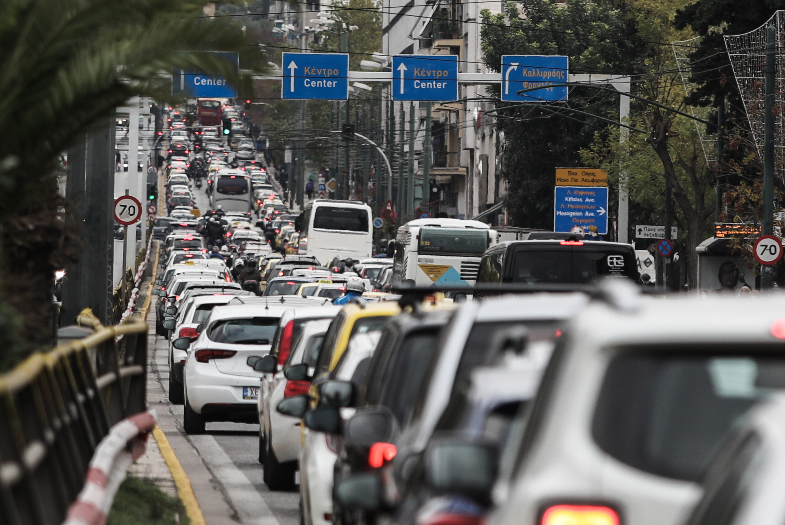 Μποτιλιάρισμα: Πόσες ώρες έχασε ο μέσος οδηγός στο αυτοκίνητο