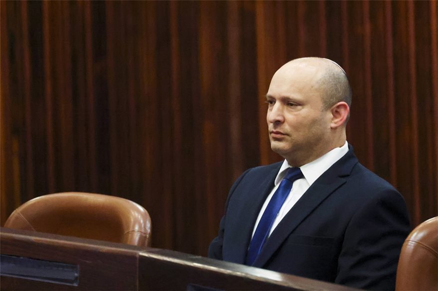 Ναφτάλι Μπένετ: Έγινε ο πρώτος πρωθυπουργός του Ισραήλ που επισκέπτεται τα Εμιράτα