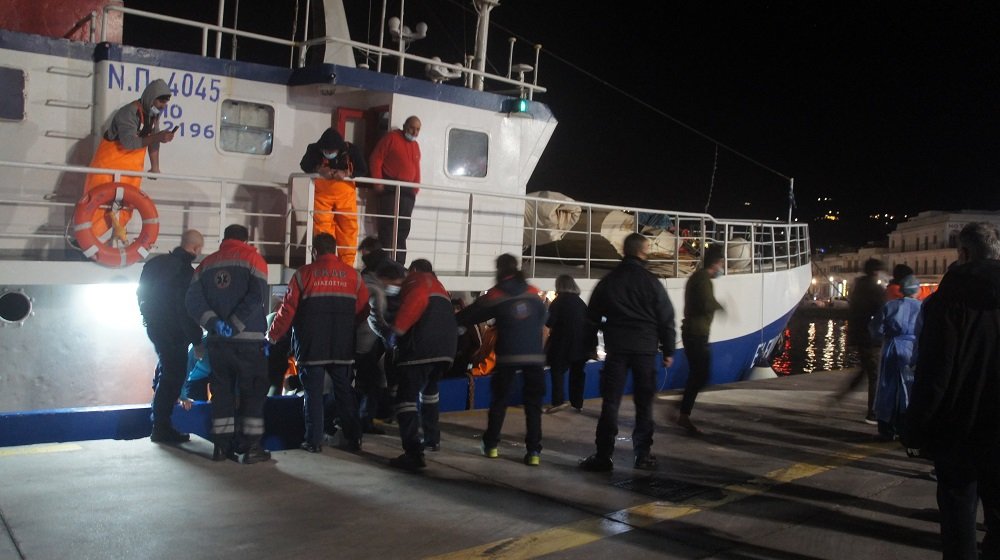 Πάρος: Ναυάγιο ιστιοφόρου με μετανάστες –  Τουλάχιστον 16 οι νεκροί