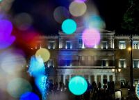 Πολιτική κόντρα με φόντο τα χιλιάδες κρούσματα