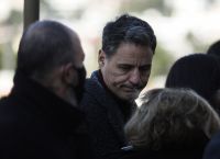 Γρηγόρης Πετράκος: Χωρίς μάσκα στην κηδεία του Γιώργου Τράγκα