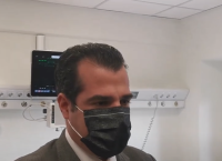 Πλεύρης: «Ελεεινά ψευδείς οι καταγγελίες για VIP ΜΕΘ του Γιαννάκου»