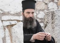 Άρης Σερβετάλης: Αποχώρησε από την παράσταση και πήγε στο Άγιο Όρος