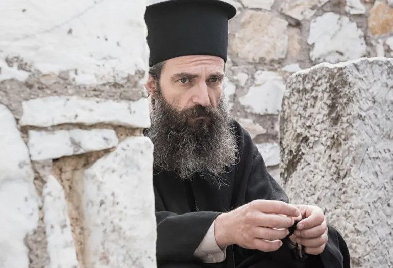 Άρης Σερβετάλης: Αποχώρησε από την παράσταση και πήγε στο Άγιο Όρος