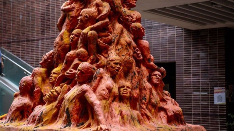 Χονγκ Κονγκ: Μνημεία για την Τιενανμέν απομακρύνθηκαν από πανεπιστημιουπόλεις