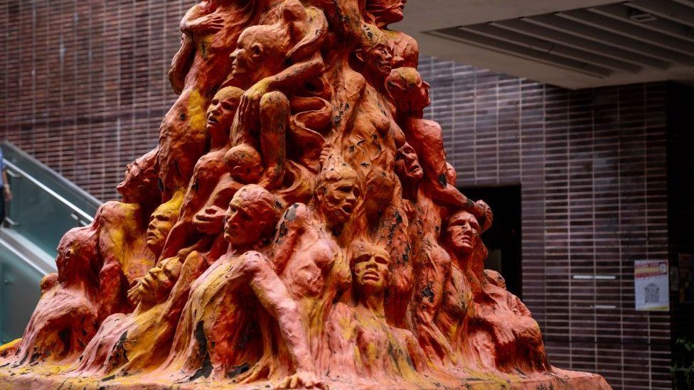 Χονγκ Κονγκ: Μνημεία για την Τιενανμέν απομακρύνθηκαν από πανεπιστημιουπόλεις