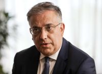 Θεοδωρικάκος για επιθέσεις: «Καμία μορφή βίας δεν γίνεται ανεκτή» Θεοδωρικάκος για επιθέσεις: «Καμία μορφή βίας δεν γίνεται ανεκτή»