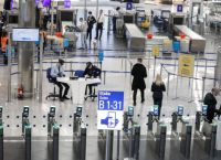Ευρώπη: Νέους περιορισμούς φέρνει η Όμικρον – Στον «πάγο» το πιστοποιητικό εμβολιασμού;
