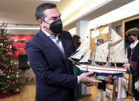 Τσίπρας: Χριστουγεννιάτικα κάλαντα από παιδικές χορωδίες