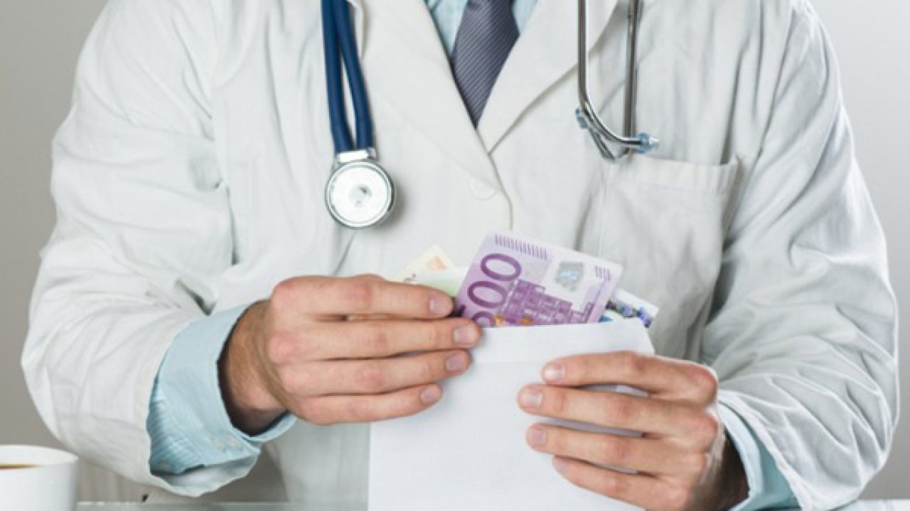 Συλλήψεις για χρηματισμό γιατρών και παράνομες συνταγογραφήσεις