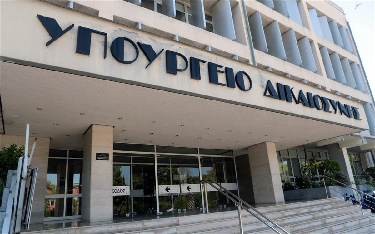 Revenge Porn: Αυστηροποίηση των ποινών για τους δράστες εξετάζει το υπουργείο Δικαιοσύνης