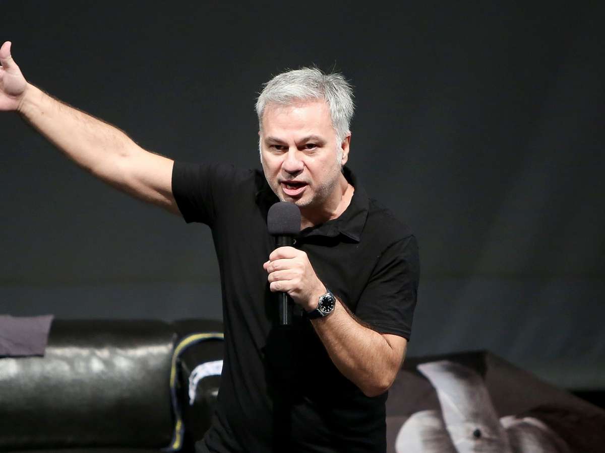 Χριστόφορος Ζαραλίκος: Οι καλλιτέχνες στο πλευρό του κωμικού