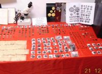 Χειροπέδες σε πατέρα και κόρη που είχαν στην κατοχή τους 547 αρχαία νομίσματα