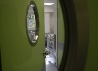 Λάρισα: Ώρες αγωνίας για 16χρονη που νοσηλεύεται με κορωνοϊό