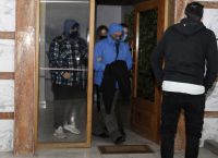 Στάθης Παναγιωτόπουλος: Με χειροπέδες στις έρευνες της αστυνομίας στο σπίτι του