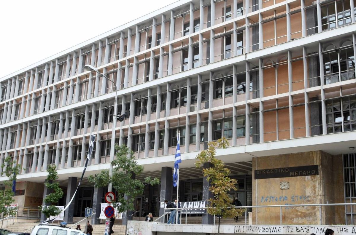 Απόπειρα γυναικοκτονίας στη Θεσσαλονίκη: Ποινική δίωξη στον 39χρονο που απειλούσε να σκοτώσει τη γυναίκα του