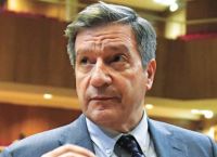 Καμίνης: Επιτήδειοι τον κάλεσαν ενώ συναντιόταν με θύματα τηλεφωνικής εξαπάτησης