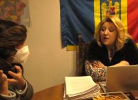 Ρουμανία: Αντιεμβολιάστρια βουλευτής κράτησε όμηρο Ιταλίδα δημοσιογράφο