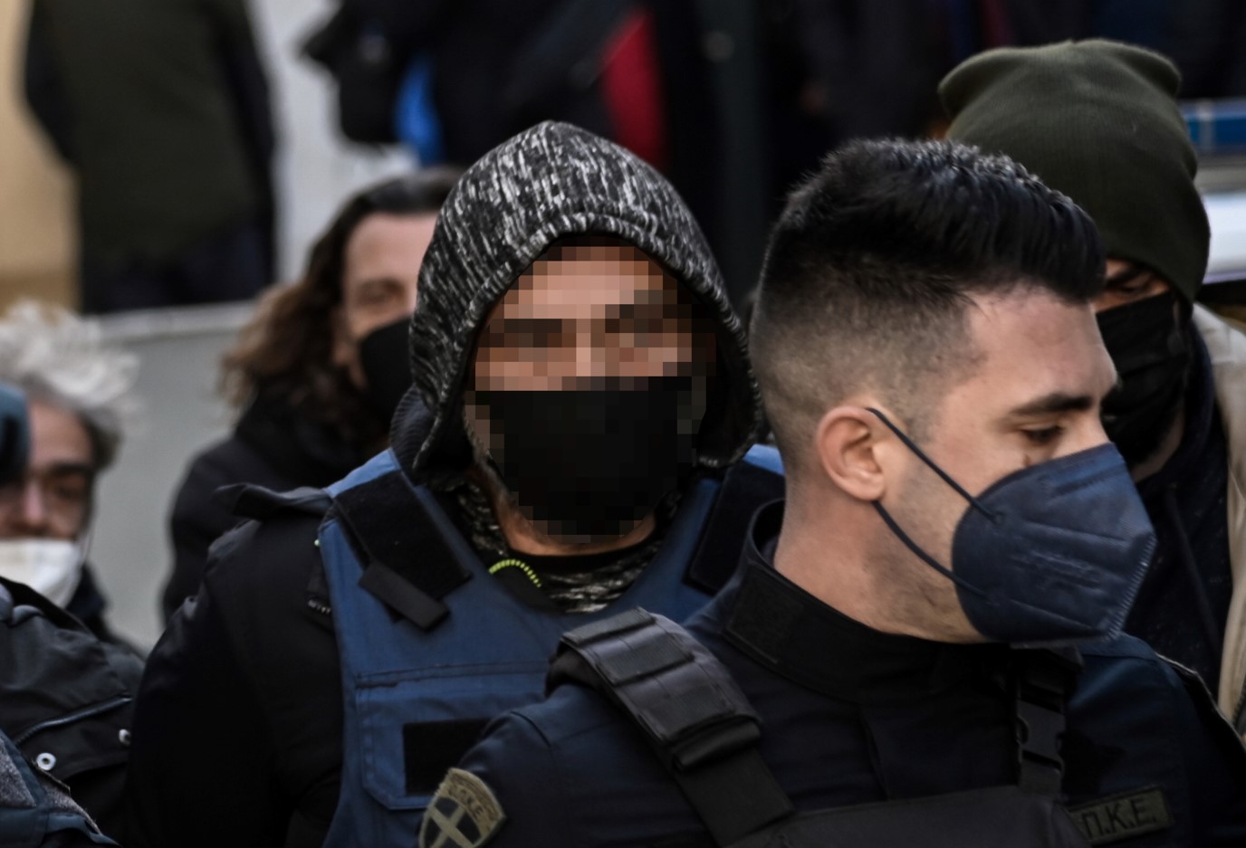 Ξυλοδαρμός στην Αργυρούπολη: Αμετανόητος ο δράστης – Απείλησε τη μάνα των παιδιών του μέσα από τα κρατητήρια