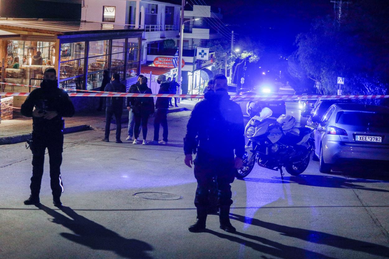 Βούλα – Οδός Ερμού: Βίντεο από τη στιγμή των πυροβολισμών έξω από το φούρνο