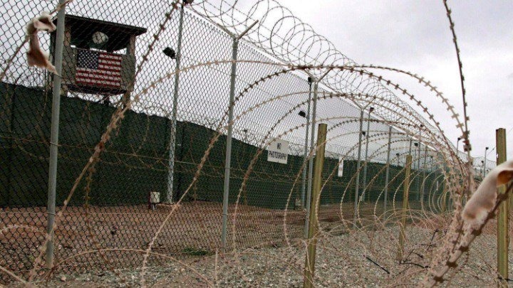Η Διεθνής Αμνηστία καλεί τον Μπάιντεν να κλείσει το Γκουαντάναμο