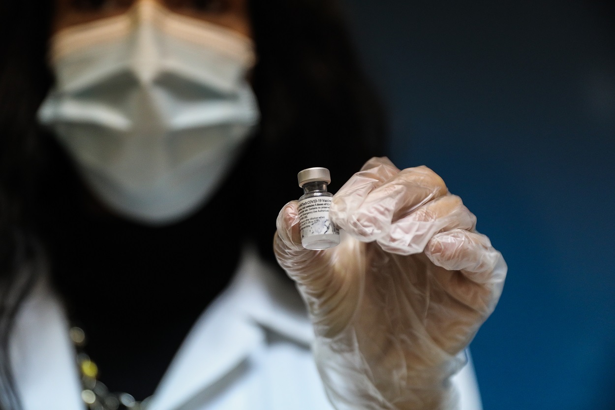 Παρενέργειες εμβολίων covid: AstraZeneca και Johnson στο μικροσκόπιο του EMA