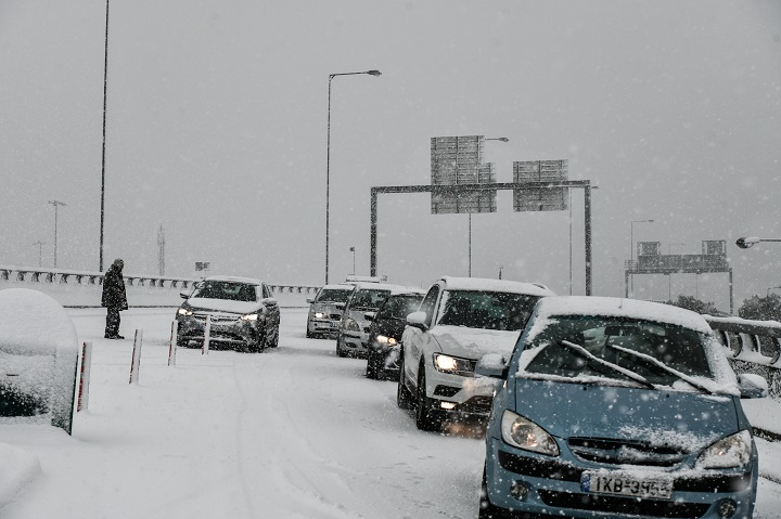 Κακοκαιρία: Έκλεισε η Κατεχάκη λόγω χιονιού