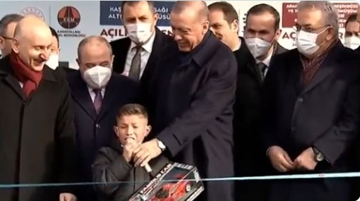 Τουρκία Προεκλογική εκστρατεία: Ο μικρός θαυμαστής του Ερντογάν